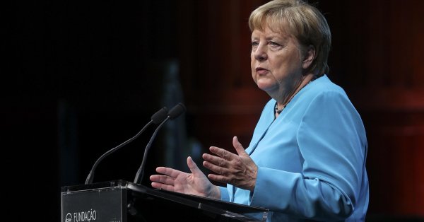 Разрыв в сердце Европы, Меркель снова открывает старые польские раны