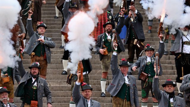 Октоберфест - 6,5 миллиона посетителей, 6,5 миллионов литров пива и угрозы взрыва