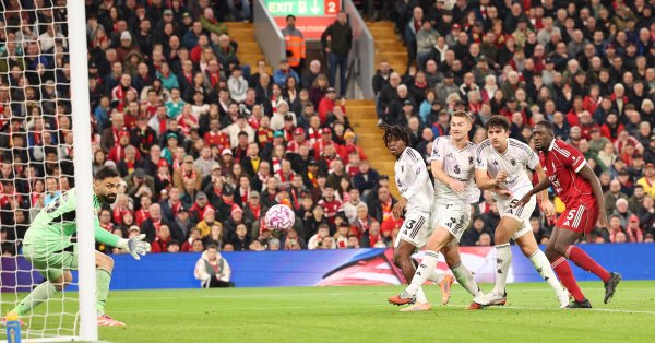 «Манчестер Юнайтед» захватил «Энфилд» в сумасшедшей игре