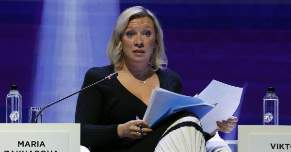 Захарова: Европа держит Зеленского на поводке