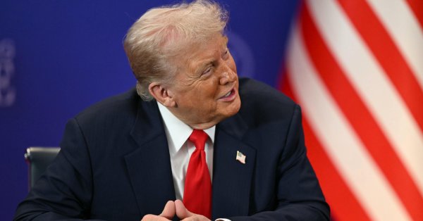 Трамп объявил, что повышает тарифы для Канады еще на 10 процентов.