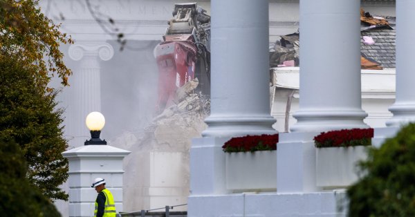 Снос Трампом Белого дома вызвал хор отвращения