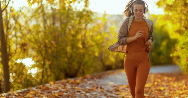 7 способов заниматься спортом на свежем воздухе осенью