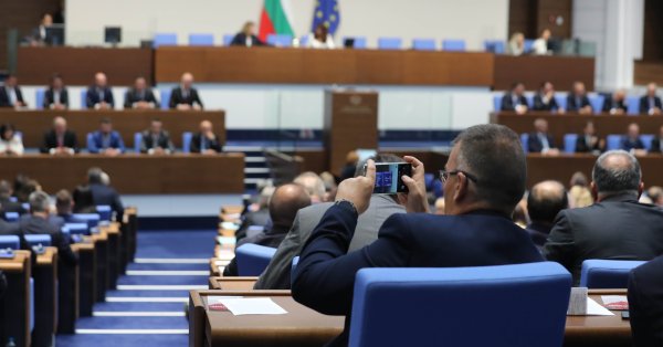 Депутаты возвращаются в Национальное собрание