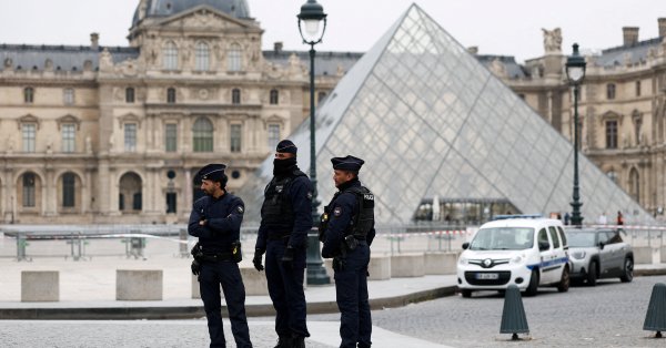 Лувр передал часть своих драгоценностей Центральному банку Франции.