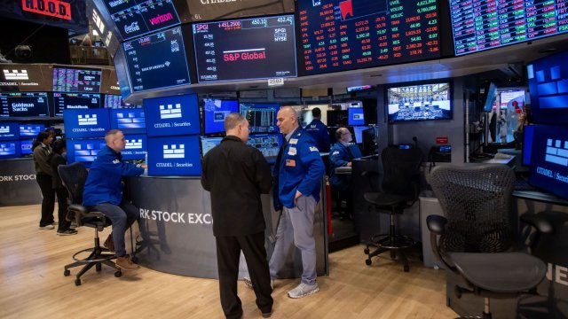 Индекс Dow Jones прибавил за сессию почти 550 пунктов.