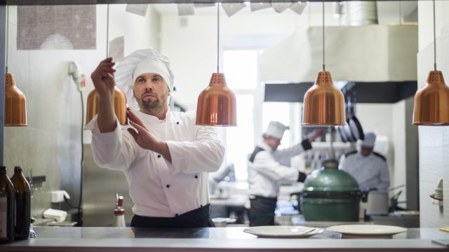 Для 50% отельеров повышение заработной платы — решение кадрового кризиса