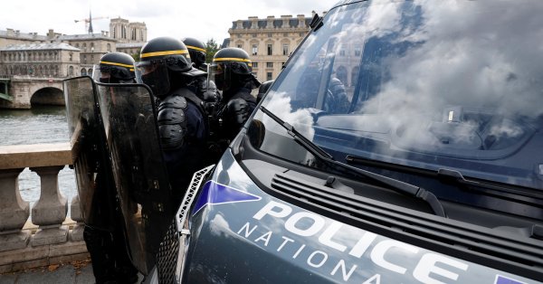 В Бельгии их подорвало предполагаемое террористическое нападение на премьер-министра Вуэра.