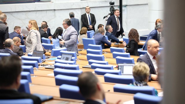 Парламент в первом чтении регламентирует право армии уничтожать дроны