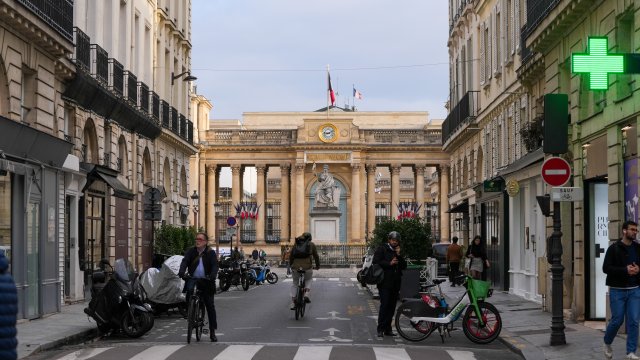 Политический хаос во Франции выглядит как дежавю, но на этот раз все по-другому