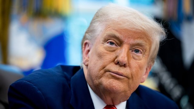 Трамп готов снизить обязанности на автомобили, если компании производят в США