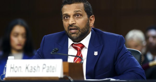 Директор ФБР подвергался воздействию новозеландцев ... незаконные пистолеты