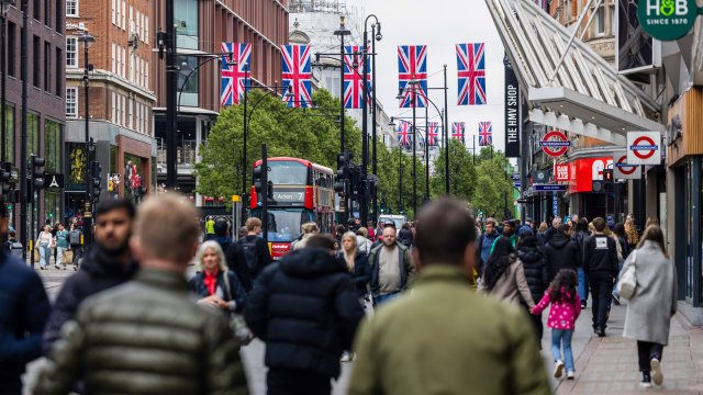 Частный сектор Великобритании в октябре рос быстрее, чем ожидалось