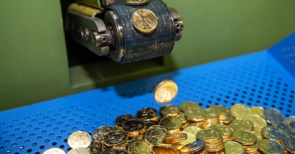 Более 37% болгар считают себя бедными