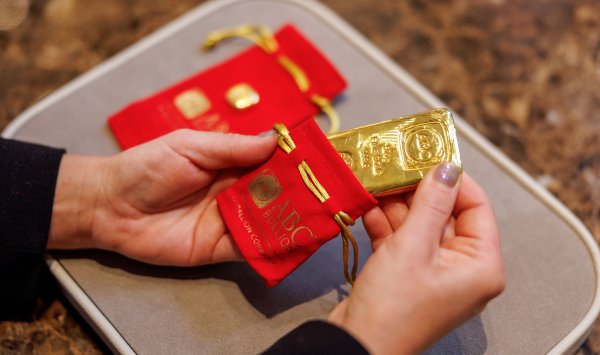 Обвал золота, которого все ожидали, привлек охотников за выгодными покупками по всему миру