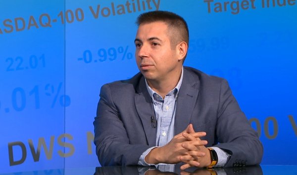 Кривая золота очень крутая, и коррекция на 5% будет здоровой.