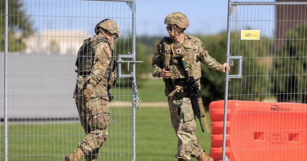 Могут ли винтовки, самолеты-шпионы и лазеры защитить Европу от дронов?