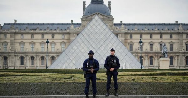 Директор Лувра хочет открыть в музее полицейский участок