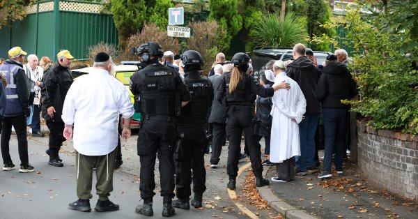 Худший кошмар для еврея: Манчестерский террорист также носил жилет с взрывными фотографиями