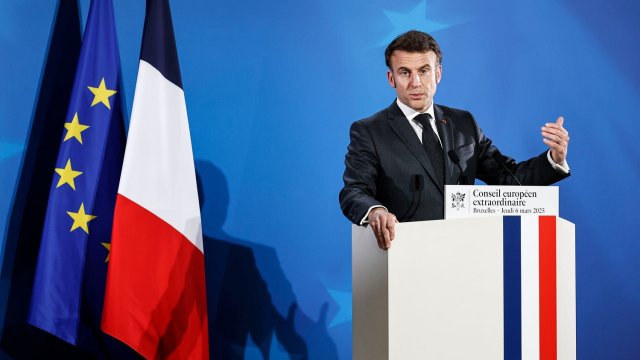 У Себастьяна Лекорну есть 48 часов, чтобы остановить углубляющий кризис