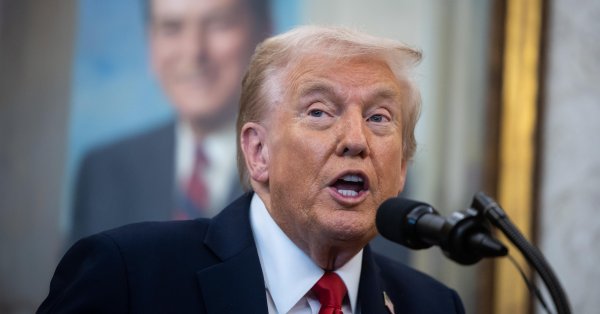 Заставь волосы исчезнуть: как фотография Time запечатлела тщеславие Трампа