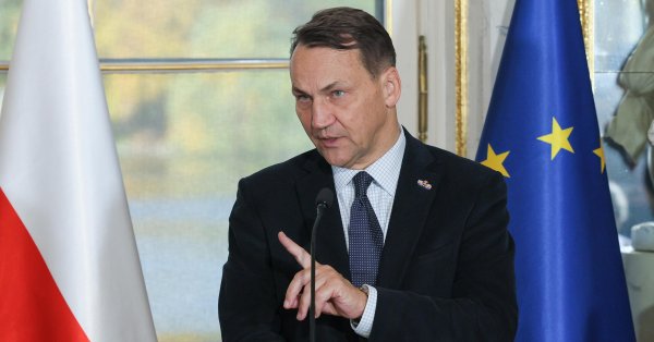 Сикорский: Россия реформируется только тогда, когда проигрывает войну