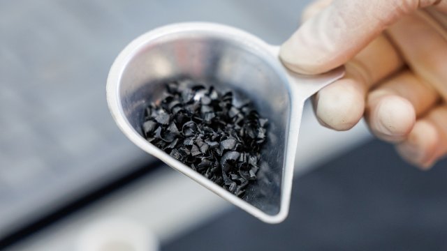 Красные магниты стали еще одним глобальным полем битвы