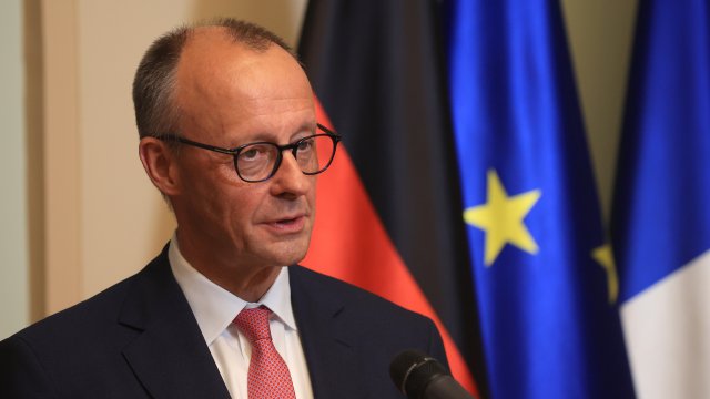 Немцы теряют терпение по отношению к своему неуверенному в себе канцлеру