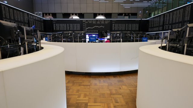 Европейские фондовые рынки закрылись снижением в ожидании данных по экономике США