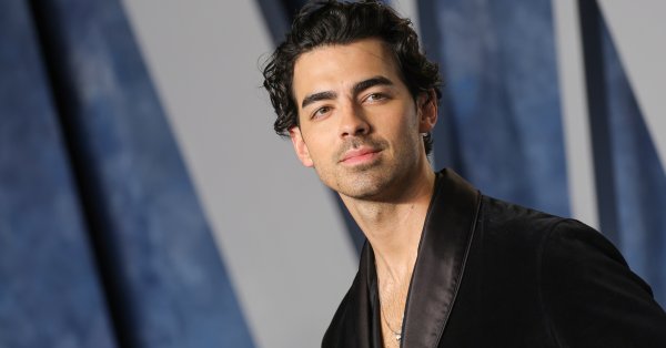 Джо Джонас с новым парнем?