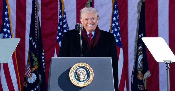 Трамп введет «запрет ожирения» в визовые требования в США