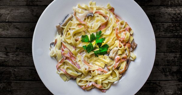 Дипломатическая война в Европарламенте из-за... соуса карбонара