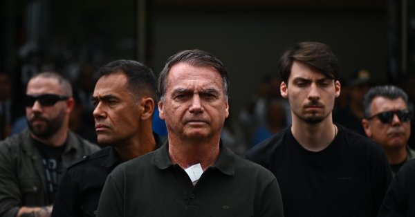 Болсонару расплавил свой электронный браслет паяльником