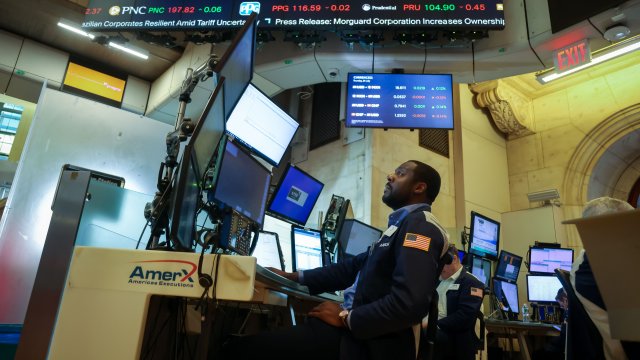 Индекс Dow Jones подскочил на 48 000 пунктов на ожиданиях выхода из тупиковой ситуации в бюджете США.