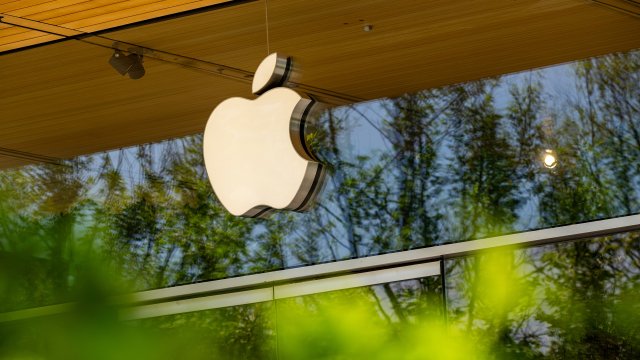 Berkshire Hathaway продала больше акций Apple и представила долю в Alphabet