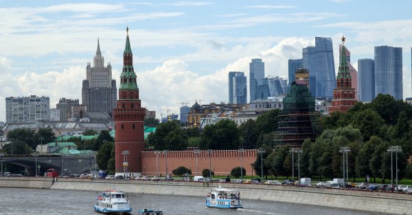 Продлили арест уличному музыканту, исполнившему песню против Путина