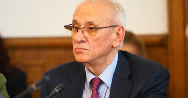 Сильви Кирилова приняла отставку Общественного совета по строительству Национальной детской больницы