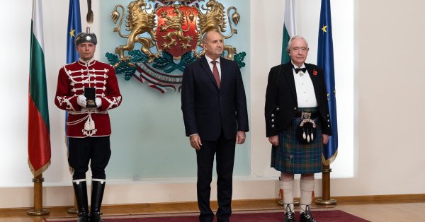 Радев поддержал Саркози: Сегодня он в тюрьме и нуждается в нашей поддержке