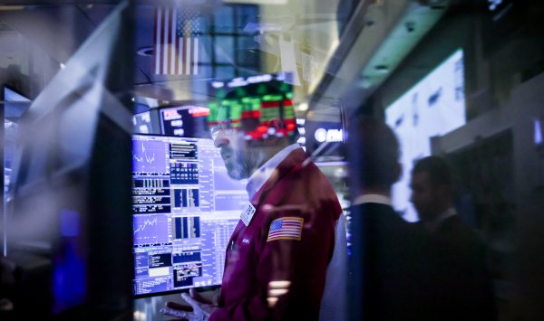 Рынок опционов сигнализирует о новых опасениях после недели резких колебаний