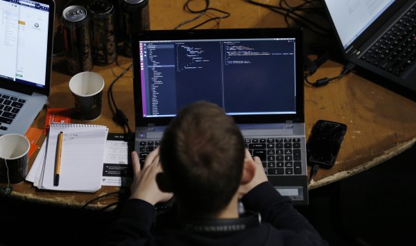 Страхи и экономический рост ИИ-пузыря проникают на кредитные рынки США