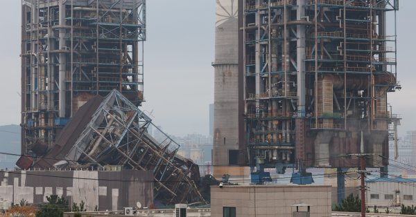 Третье тело обнаружено под обрушившейся электростанцией в Южной Корее.