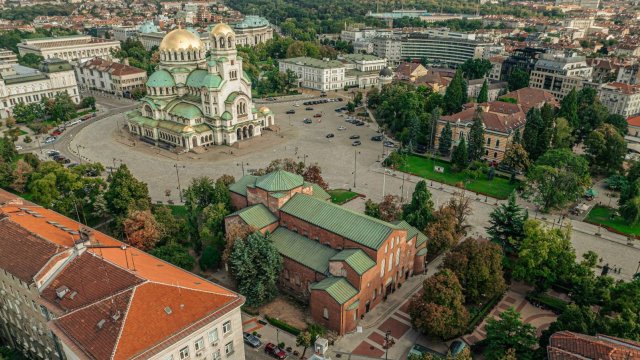 Столичная мэрия обратилась к парламенту с просьбой освободить парковку возле «Св. Александра Невского»