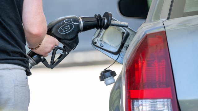 Рост запасов в США приводит к снижению цен на нефть*