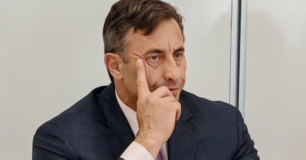 Спецов начал с перемен в «Лукойле», выпустил Евгений Маняхин