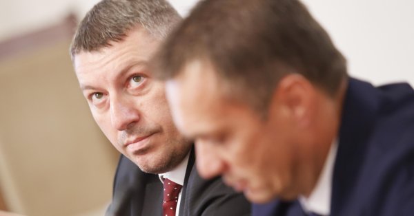 Правительство не сдается, снова предложило Денев Денев на пост главы DANS