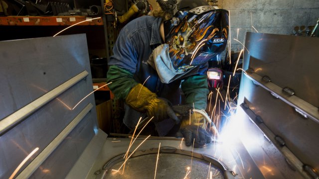 Американцы беспокоятся не только о расходах, но и о своей работе