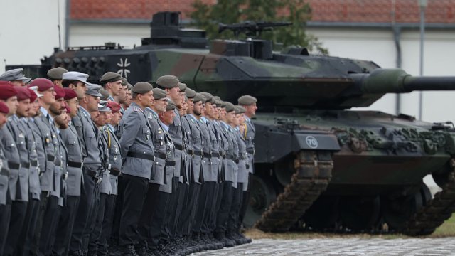 К тому времени, как он найдет все, что ищет, немецкая армия, возможно, уже будет иметь устаревшее оружие.