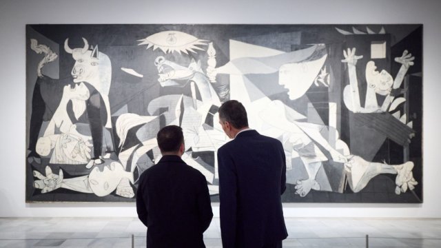 Запад увеличивает помощь в критический для Владимира Зеленского момент*