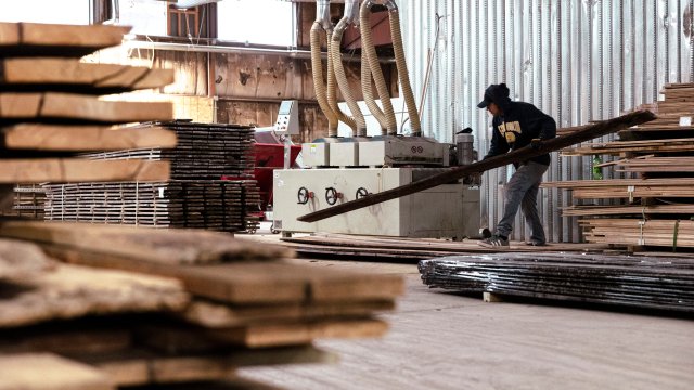 Деловая активность в США росла самыми быстрыми темпами за четыре месяца