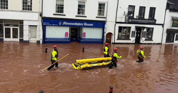 Шторм «Клаудия» убил троих людей в Португалии и затопил Великобританию